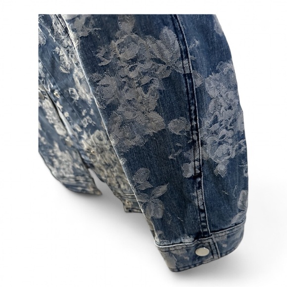 Chico’s Floral Denim Silver Grey Jacquard Jacket Size 1 (4-6) EUC Snap Front - Picture 3 of 8